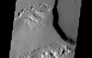 <h1>PIA01313:  Ceraunius Tholus</h1><div class="PIA01313" lang="en" style="width:577px;text-align:left;margin:auto;background-color:#000;padding:10px;max-height:150px;overflow:auto;"><p><a href="/figures/PIA01313_fig1.jpg"></a><br><b>Context image for PIA01313<br />Ceraunius Tholus</b></p><p>This image shows part of the summit caldera of Ceraunius Tholus. Channels are common on the flanks of this volcano.</p><p>Image information: VIS instrument. Latitude 23.9N, Longitude 262.7E. 18 meter/pixel resolution.</p><p>Please see the <a href="http://themis.asu.edu/terms" target="_blank">THEMIS Data Citation Note</a> for details on crediting THEMIS images.</p><p>Note: this THEMIS visual image has not been radiometrically nor geometrically calibrated for this preliminary release. An empirical correction has been performed to remove instrumental effects. A linear shift has been applied in the cross-track and down-track direction to approximate spacecraft and planetary motion. Fully calibrated and geometrically projected images will be released through the Planetary Data System in accordance with Project policies at a later time.</p><p>NASA's Jet Propulsion Laboratory manages the 2001 Mars Odyssey mission for NASA's Office of Space Science, Washington, D.C. The Thermal Emission Imaging System (THEMIS) was developed by Arizona State University, Tempe, in collaboration with Raytheon Santa Barbara Remote Sensing. The THEMIS investigation is led by Dr. Philip Christensen at Arizona State University. Lockheed Martin Astronautics, Denver, is the prime contractor for the Odyssey project, and developed and built the orbiter. Mission operations are conducted jointly from Lockheed Martin and from JPL, a division of the California Institute of Technology in Pasadena.</p><br /><br /><a href="http://photojournal.jpl.nasa.gov/catalog/PIA01313" onclick="window.open(this.href); return false;" title="Voir l'image 	 PIA01313:  Ceraunius Tholus	  sur le site de la NASA">Voir l'image 	 PIA01313:  Ceraunius Tholus	  sur le site de la NASA.</a></div>