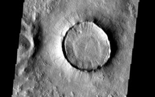 <h1>PIA01707:  Northern Crater</h1><div class="PIA01707" lang="en" style="width:604px;text-align:left;margin:auto;background-color:#000;padding:10px;max-height:150px;overflow:auto;"><p><a href="/figures/PIA01707_fig1.jpg"></a><br><b>Context image for PIA01707<br />Northern Crater</b></p><p>Many craters in the northern plains look like the one in this image -- interior filled almost to the rim, narrow and steep ejecta surrounding the rim, little or no remaining distant ejecta. It is assumed that the climate in the region has affected the appearance of these craters.<p>Image information: VIS instrument. Latitude 52.5N, Longitude 186.3E. 20 meter/pixel resolution.</p><p>Please see the <a href="http://themis.asu.edu/terms" target="_blank">THEMIS Data Citation Note</a> for details on crediting THEMIS images.</p><p>Note: this THEMIS visual image has not been radiometrically nor geometrically calibrated for this preliminary release. An empirical correction has been performed to remove instrumental effects. A linear shift has been applied in the cross-track and down-track direction to approximate spacecraft and planetary motion. Fully calibrated and geometrically projected images will be released through the Planetary Data System in accordance with Project policies at a later time.</p><p>NASA's Jet Propulsion Laboratory manages the 2001 Mars Odyssey mission for NASA's Office of Space Science, Washington, D.C. The Thermal Emission Imaging System (THEMIS) was developed by Arizona State University, Tempe, in collaboration with Raytheon Santa Barbara Remote Sensing. The THEMIS investigation is led by Dr. Philip Christensen at Arizona State University. Lockheed Martin Astronautics, Denver, is the prime contractor for the Odyssey project, and developed and built the orbiter. Mission operations are conducted jointly from Lockheed Martin and from JPL, a division of the California Institute of Technology in Pasadena.</p><br /><br /><a href="http://photojournal.jpl.nasa.gov/catalog/PIA01707" onclick="window.open(this.href); return false;" title="Voir l'image 	 PIA01707:  Northern Crater	  sur le site de la NASA">Voir l'image 	 PIA01707:  Northern Crater	  sur le site de la NASA.</a></div>