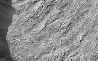 <h1>PIA03175:  Toe of Ganges Chasma Landslide ( 8.0 S, 44.4W)</h1><div class="PIA03175" lang="en" style="width:492px;text-align:left;margin:auto;background-color:#000;padding:10px;max-height:150px;overflow:auto;"><p>This Mars Global Surveyor (MGS) Mars Orbiter Camera (MOC) image shows shear striations, dark dunes banked up against the toe of the slide and over-riding light-toned ripples and boulders on surface of slide. These features can be used to determine quantitative aspects of surface processes.<p>Malin Space Science Systems and the California Institute of Technology built the MOC using spare hardware from the Mars Observer mission. MSSS operates the camera from its facilities in San Diego, CA. The Jet Propulsion Laboratory's Mars Surveyor Operations Project operates the Mars Global Surveyor spacecraft with its industrial partner, Lockheed Martin Astronautics, from facilities in Pasadena, CA and Denver, CO.<br /><br /><a href="http://photojournal.jpl.nasa.gov/catalog/PIA03175" onclick="window.open(this.href); return false;" title="Voir l'image 	 PIA03175:  Toe of Ganges Chasma Landslide ( 8.0 S, 44.4W)	  sur le site de la NASA">Voir l'image 	 PIA03175:  Toe of Ganges Chasma Landslide ( 8.0 S, 44.4W)	  sur le site de la NASA.</a></div>