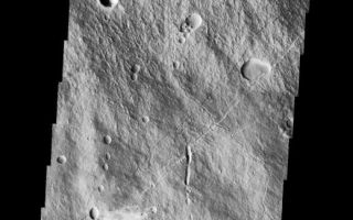 <h1>PIA03958:  Collapse Features on Arsia Mons</h1><div class="PIA03958" lang="en" style="width:520px;text-align:left;margin:auto;background-color:#000;padding:10px;max-height:150px;overflow:auto;"><a href="/figures/PIA03958_fig1.jpg"></a><br /></p><p>This VIS image is located on the SE flank of Arsia Mons where it meets the plains. As with yesterday's image, collapse features are present at the margin of the volcano. These collapse features likely occur over lava tubes that served as conduits for flows from within the volcano. </p><p>Image information: VIS instrument. Latitude -11.3, Longitude 240.4 East (119.6 West). 17 meter/pixel resolution.</p><p>Note: this THEMIS visual image has not been radiometrically nor geometrically calibrated for this preliminary release. An empirical correction has been performed to remove instrumental effects. A linear shift has been applied in the cross-track and down-track direction to approximate spacecraft and planetary motion. Fully calibrated and geometrically projected images will be released through the Planetary Data System in accordance with Project policies at a later time.</p><p>NASA's Jet Propulsion Laboratory manages the 2001 Mars Odyssey mission for NASA's Office of Space Science, Washington, D.C. The Thermal Emission Imaging System (THEMIS) was developed by Arizona State University, Tempe, in collaboration with Raytheon Santa Barbara Remote Sensing. The THEMIS investigation is led by Dr. Philip Christensen at Arizona State University. Lockheed Martin Astronautics, Denver, is the prime contractor for the Odyssey project, and developed and built the orbiter. Mission operations are conducted jointly from Lockheed Martin and from JPL, a division of the California Institute of Technology in Pasadena.</p><br /><br /><a href="http://photojournal.jpl.nasa.gov/catalog/PIA03958" onclick="window.open(this.href); return false;" title="Voir l'image 	 PIA03958:  Collapse Features on Arsia Mons	  sur le site de la NASA">Voir l'image 	 PIA03958:  Collapse Features on Arsia Mons	  sur le site de la NASA.</a></div>