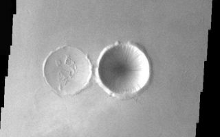 <h1>PIA04108:  Crater Comparison</h1><div class="PIA04108" lang="en" style="width:584px;text-align:left;margin:auto;background-color:#000;padding:10px;max-height:150px;overflow:auto;"><a href="/figures/PIA04108_fig1.jpg"></a><br /></p><p>These two craters show the two types of crater interiors found on Mars -- original and modified. The crater on the right has its original bowl shape. The crater of the left has had its interior modified by an infilling of lava.</p><p>Image information: VIS  instrument. Latitude 27.6, Longitude 194.5 East (165.5 West). 37 meter/pixel resolution.</p><p>Note: this THEMIS visual image has not been radiometrically nor geometrically calibrated for this preliminary release. An empirical correction has been performed to remove instrumental effects. A linear shift has been applied in the cross-track and down-track direction to approximate spacecraft and planetary motion. Fully calibrated and geometrically projected images will be released through the Planetary Data System in accordance with Project policies at a later time.</p><p>NASA's Jet Propulsion Laboratory manages the 2001 Mars Odyssey mission for NASA's Office of Space Science, Washington, D.C. The Thermal Emission Imaging System (THEMIS) was developed by Arizona State University, Tempe, in collaboration with Raytheon Santa Barbara Remote Sensing. The THEMIS investigation is led by Dr. Philip Christensen at Arizona State University. Lockheed Martin Astronautics, Denver, is the prime contractor for the Odyssey project, and developed and built the orbiter. Mission operations are conducted jointly from Lockheed Martin and from JPL, a division of the California Institute of Technology in Pasadena.</p><br /><br /><a href="http://photojournal.jpl.nasa.gov/catalog/PIA04108" onclick="window.open(this.href); return false;" title="Voir l'image 	 PIA04108:  Crater Comparison	  sur le site de la NASA">Voir l'image 	 PIA04108:  Crater Comparison	  sur le site de la NASA.</a></div>