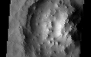 <h1>PIA04557:  Bizarre Crater Mound</h1><div class="PIA04557" lang="en" style="width:489px;text-align:left;margin:auto;background-color:#000;padding:10px;max-height:150px;overflow:auto;"><p><a href="/figures/PIA04557_context.jpg"></a><br><p>Released 5 June 2003<p>The height of the interior mound of sediment inside this crater exceeds the crater rim heights by 900 meters (3,000 ft). This is a confounding problem. How does all this material get inside this crater and actually rise higher than its holding chamber? What is this material? Where did it come from? Why is it still here? It is exactly these kinds of enigmas that makes Mars so very interesting.<p>Image information: VIS instrument. Latitude 12.2, Longitude 26.3 East (333.7 West). 19 meter/pixel resolution.<p>Note: this THEMIS visual image has not been radiometrically nor geometrically calibrated for this preliminary release. An empirical correction has been performed to remove instrumental effects. A linear shift has been applied in the cross-track and down-track direction to approximate spacecraft and planetary motion. Fully calibrated and geometrically projected images will be released through the Planetary Data System in accordance with Project policies at a later time.<p>NASA's Jet Propulsion Laboratory manages the 2001 Mars Odyssey mission for NASA's Office of Space Science, Washington, D.C. The Thermal Emission Imaging System (THEMIS) was developed by Arizona State University, Tempe, in collaboration with Raytheon Santa Barbara Remote Sensing. The THEMIS investigation is led by Dr. Philip Christensen at Arizona State University. Lockheed Martin Astronautics, Denver, is the prime contractor for the Odyssey project, and developed and built the orbiter. Mission operations are conducted jointly from Lockheed Martin and from JPL, a division of the California Institute of Technology in Pasadena.<p><br /><br /><a href="http://photojournal.jpl.nasa.gov/catalog/PIA04557" onclick="window.open(this.href); return false;" title="Voir l'image 	 PIA04557:  Bizarre Crater Mound	  sur le site de la NASA">Voir l'image 	 PIA04557:  Bizarre Crater Mound	  sur le site de la NASA.</a></div>