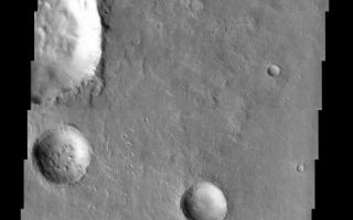 <h1>PIA04748:  Nirgal Vallis</h1><div class="PIA04748" lang="en" style="width:475px;text-align:left;margin:auto;background-color:#000;padding:10px;max-height:150px;overflow:auto;"><p /><a href="/figures/PIA04748_context.jpg"></a><br /><p />Released 16 September 2003<p />Upper reaches of Nirgal Vallis. This valley network is one of the longest on Mars and this image captures the sapping morphology (alcoves, stubby tributaries) associated with this channel. However, it is not clear how this channel formed (ground water sapping vs rain/snowmelt surface runoff). The last geomorphic process to occur is the one best preserved but it should be noted that earlier processes may have been modified and or wiped out.<p />Image information: VIS instrument. Latitude -27.4, Longitude 314.4 East (45.6 West). 19 meter/pixel resolution.<p />Note: this THEMIS visual image has not been radiometrically nor geometrically calibrated for this preliminary release. An empirical correction has been performed to remove instrumental effects. A linear shift has been applied in the cross-track and down-track direction to approximate spacecraft and planetary motion. Fully calibrated and geometrically projected images will be released through the Planetary Data System in accordance with Project policies at a later time. <p />NASA's Jet Propulsion Laboratory manages the 2001 Mars Odyssey mission for NASA's Office of Space Science, Washington, D.C. The Thermal Emission Imaging System (THEMIS) was developed by Arizona State University, Tempe, in collaboration with Raytheon Santa Barbara Remote Sensing. The THEMIS investigation is led by Dr. Philip Christensen at Arizona State University. Lockheed Martin Astronautics, Denver, is the prime contractor for the Odyssey project, and developed and built the orbiter. Mission operations are conducted jointly from Lockheed Martin and from JPL, a division of the California Institute of Technology in Pasadena.<br /><br /><a href="http://photojournal.jpl.nasa.gov/catalog/PIA04748" onclick="window.open(this.href); return false;" title="Voir l'image 	 PIA04748:  Nirgal Vallis	  sur le site de la NASA">Voir l'image 	 PIA04748:  Nirgal Vallis	  sur le site de la NASA.</a></div>