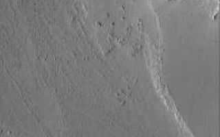 <h1>PIA05944:  Marte Vallis Channel</h1><div class="PIA05944" lang="en" style="width:216px;text-align:left;margin:auto;background-color:#000;padding:10px;max-height:150px;overflow:auto;"><p>14 September 2004<br />This Mars Global Surveyor (MGS) Mars Orbiter Camera (MOC) image shows a portion of a channel in the Marte Valles outflow system. An old meteor impact crater in the lower left (southwest) corner of the image blocked the erosive fluids that poured through Marte Vallis, creating a streamlined tail in its lee. The materials that flowed through the valley may have been water-rich mud, very fluid lava, or both. The nature of the fluid is still a matter of research and discussion among Mars scientists. This image is located near 12.5°N, 177.5°W. The image covers an area approximately 3 km (1.9 mi) across and is illuminated by sunlight from the left/lower left.</p><br /><br /><a href="http://photojournal.jpl.nasa.gov/catalog/PIA05944" onclick="window.open(this.href); return false;" title="Voir l'image 	 PIA05944:  Marte Vallis Channel	  sur le site de la NASA">Voir l'image 	 PIA05944:  Marte Vallis Channel	  sur le site de la NASA.</a></div>